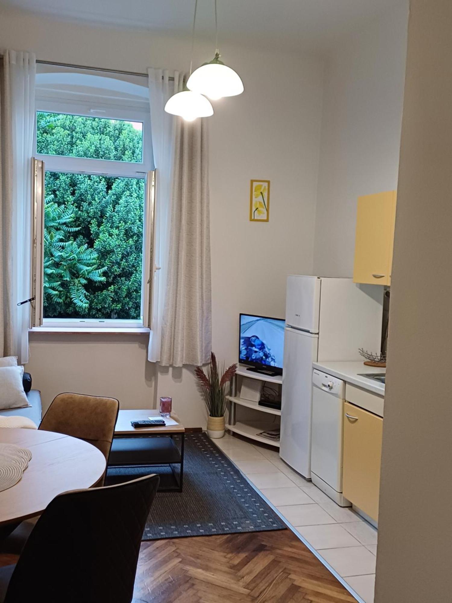 Apartment Zdenka - 100 M From The Beach Опатия Экстерьер фото