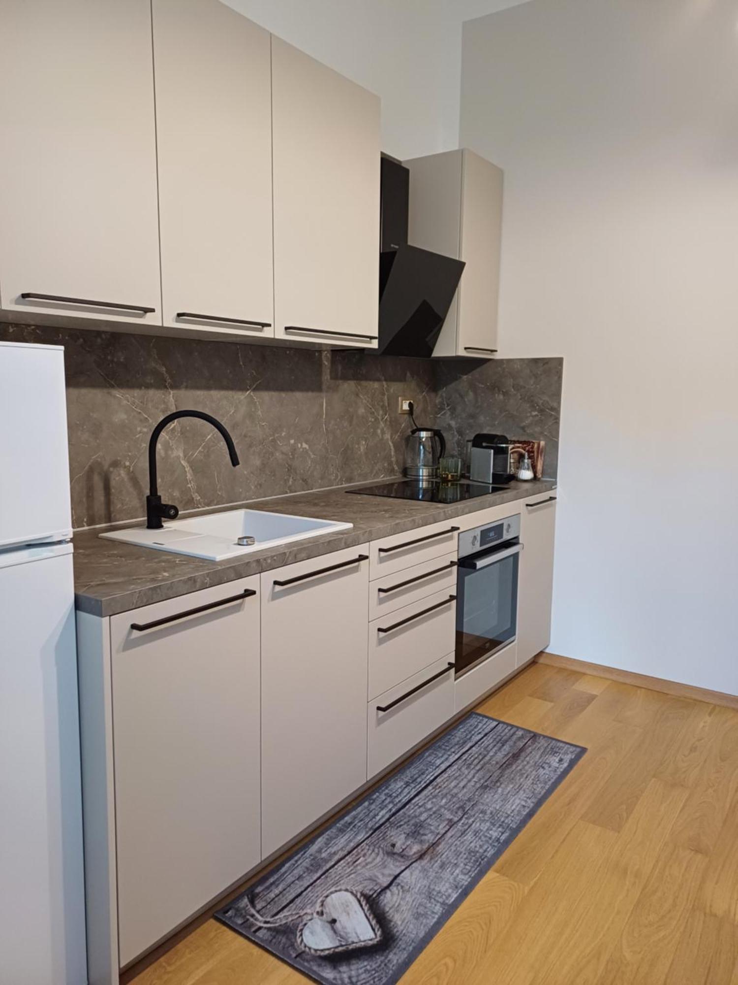 Apartment Zdenka - 100 M From The Beach Опатия Экстерьер фото