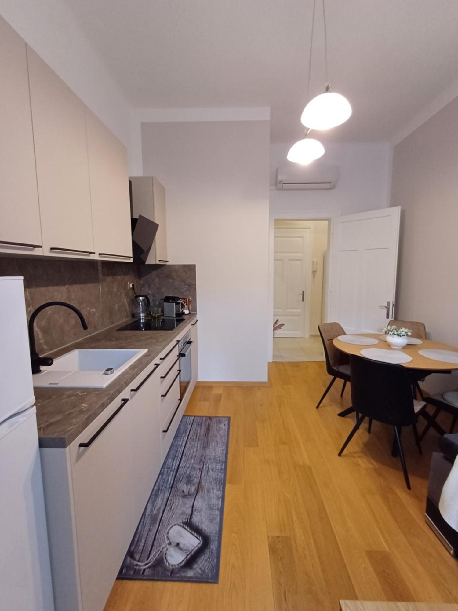 Apartment Zdenka - 100 M From The Beach Опатия Экстерьер фото