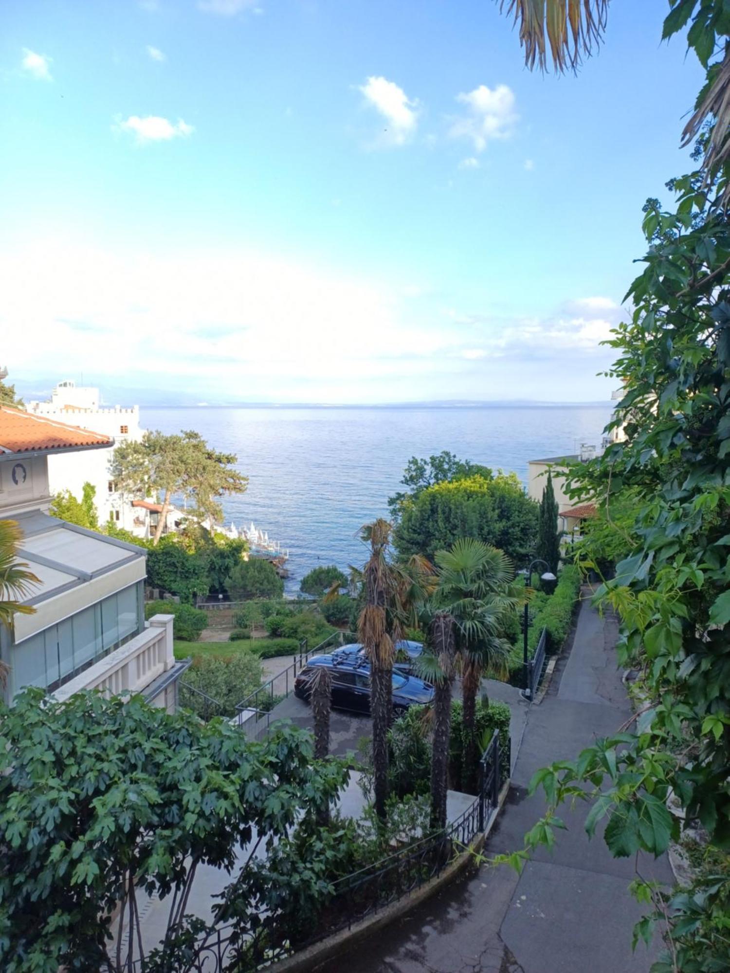 Apartment Zdenka - 100 M From The Beach Опатия Экстерьер фото